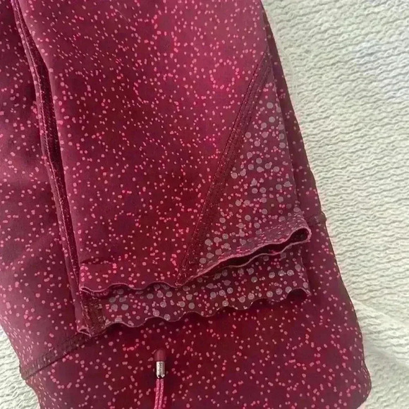 Lululemon size 4  7/8 yoga pants - Picture 6 of 6